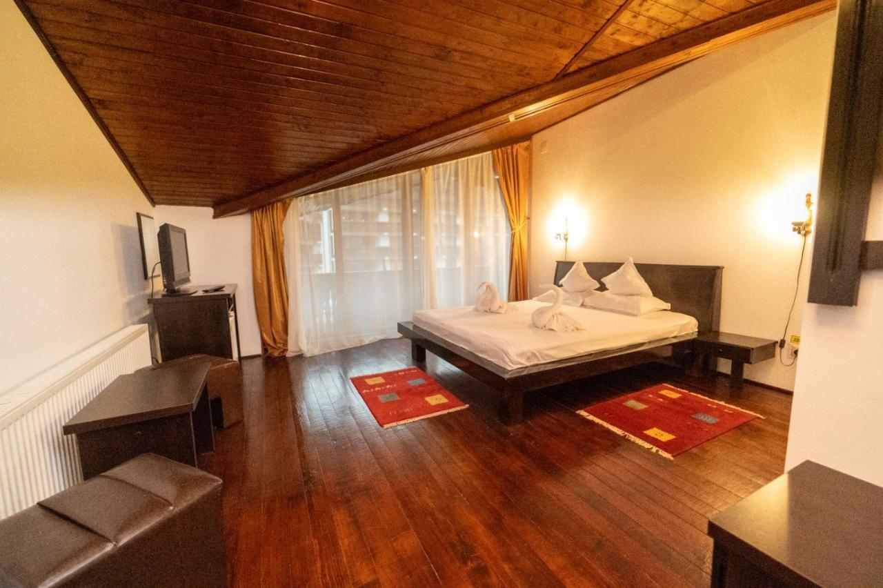 Hotel Casa Frent Predeal Esterno foto