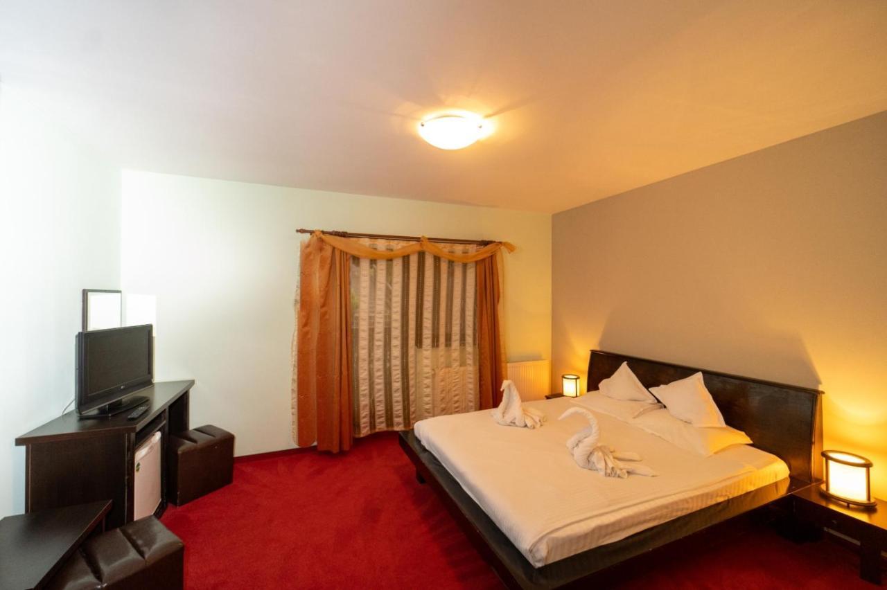 Hotel Casa Frent Predeal Esterno foto