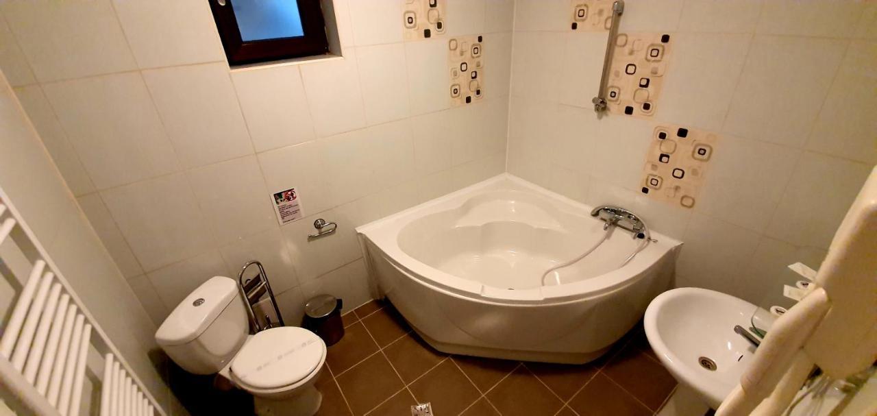 Hotel Casa Frent Predeal Esterno foto