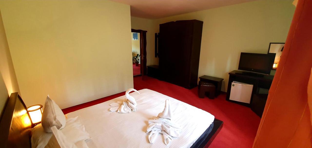 Hotel Casa Frent Predeal Esterno foto