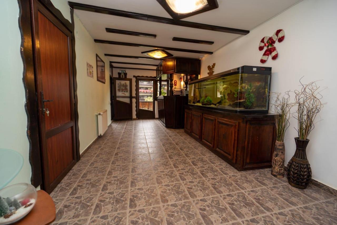 Hotel Casa Frent Predeal Esterno foto