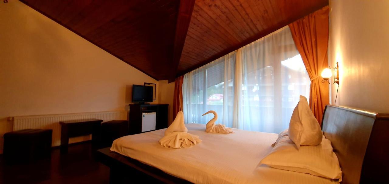 Hotel Casa Frent Predeal Esterno foto