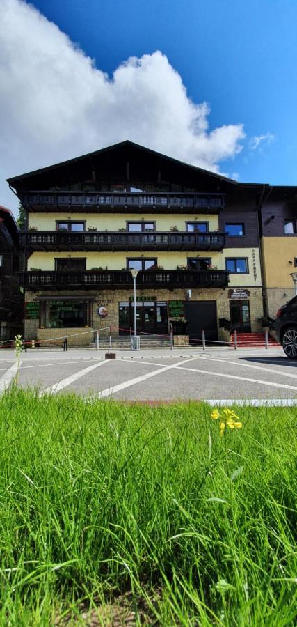Hotel Casa Frent Predeal Esterno foto